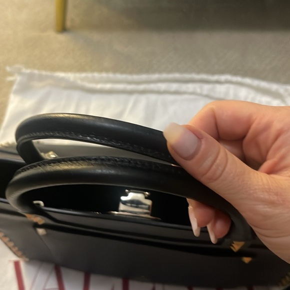 VALENTINO ROCKSTUD MEDIUM TOTE BAG - Picture 8 of 10